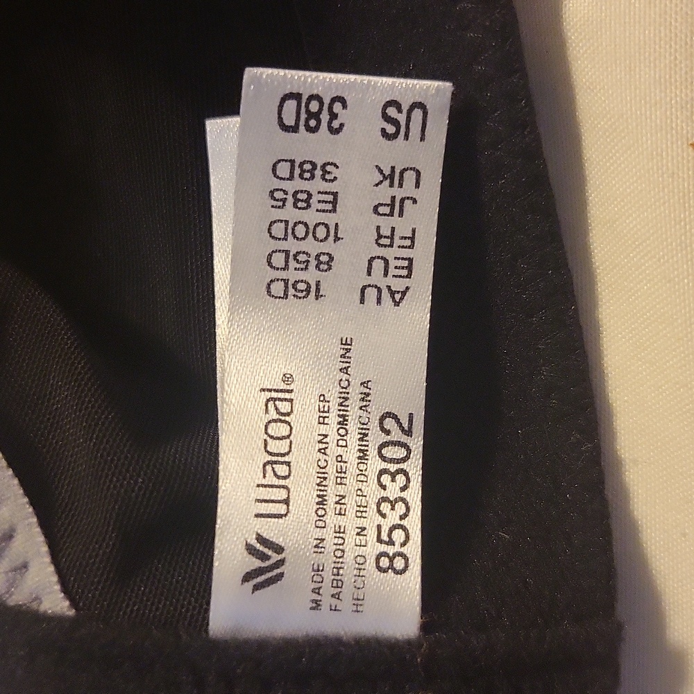 38 D Wacoal Underwire Bra - Picture 6 of 6